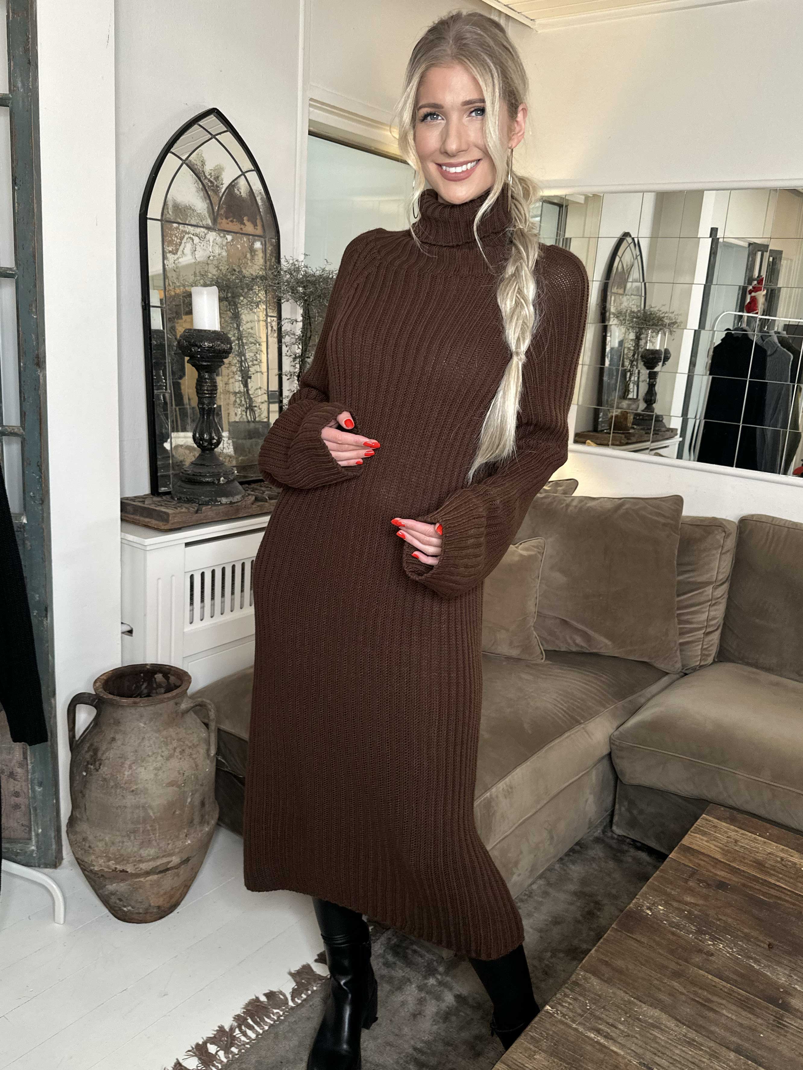 Milu - Lang strikkjole med rib